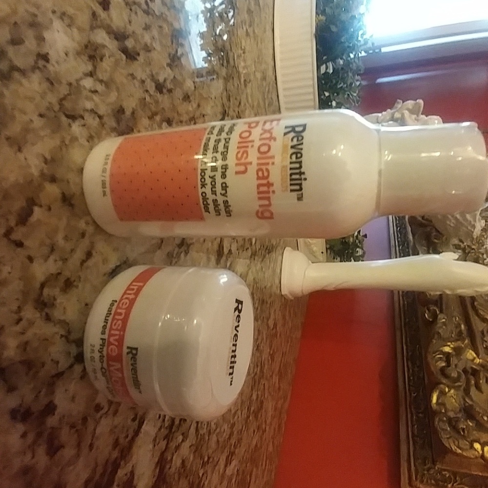 Reventin Moisturizer plus Exfoliating Polish NEW
